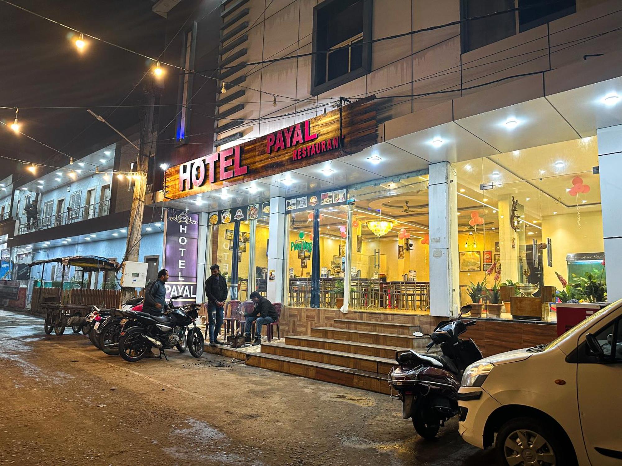 Hotel Payal & Restaurent Pachmarhī Esterno foto