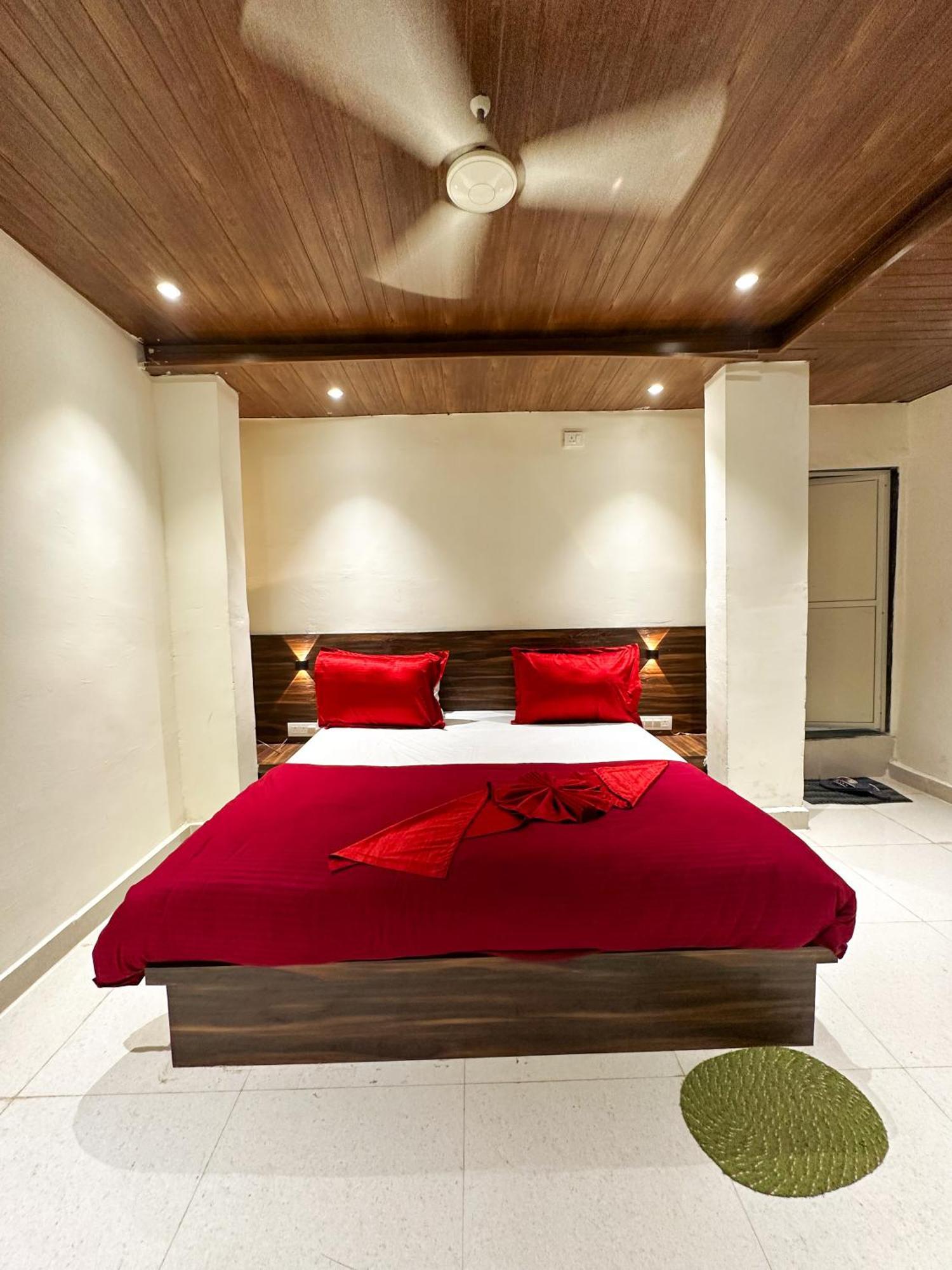 Hotel Payal & Restaurent Pachmarhī Esterno foto