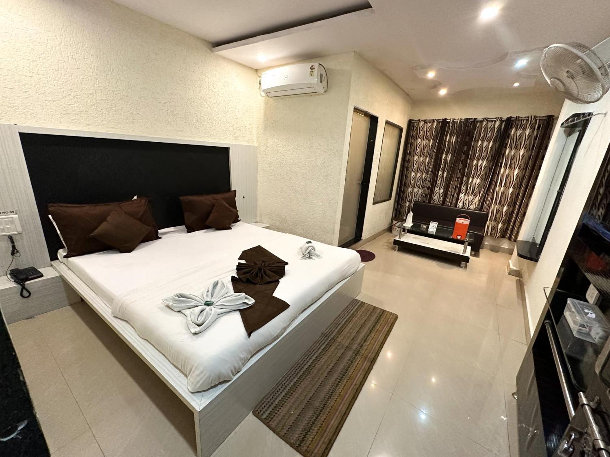 Hotel Payal & Restaurent Pachmarhī Esterno foto