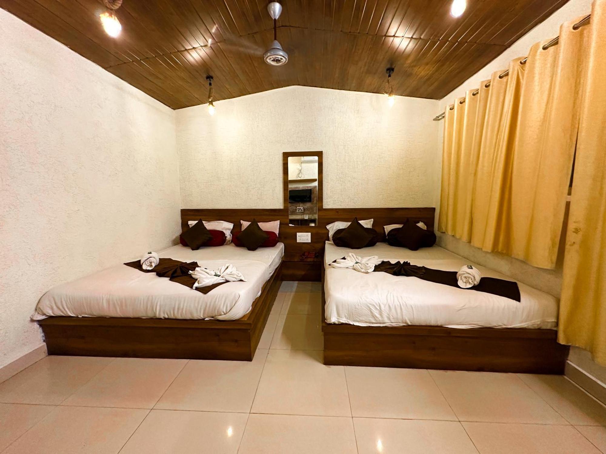 Hotel Payal & Restaurent Pachmarhī Esterno foto