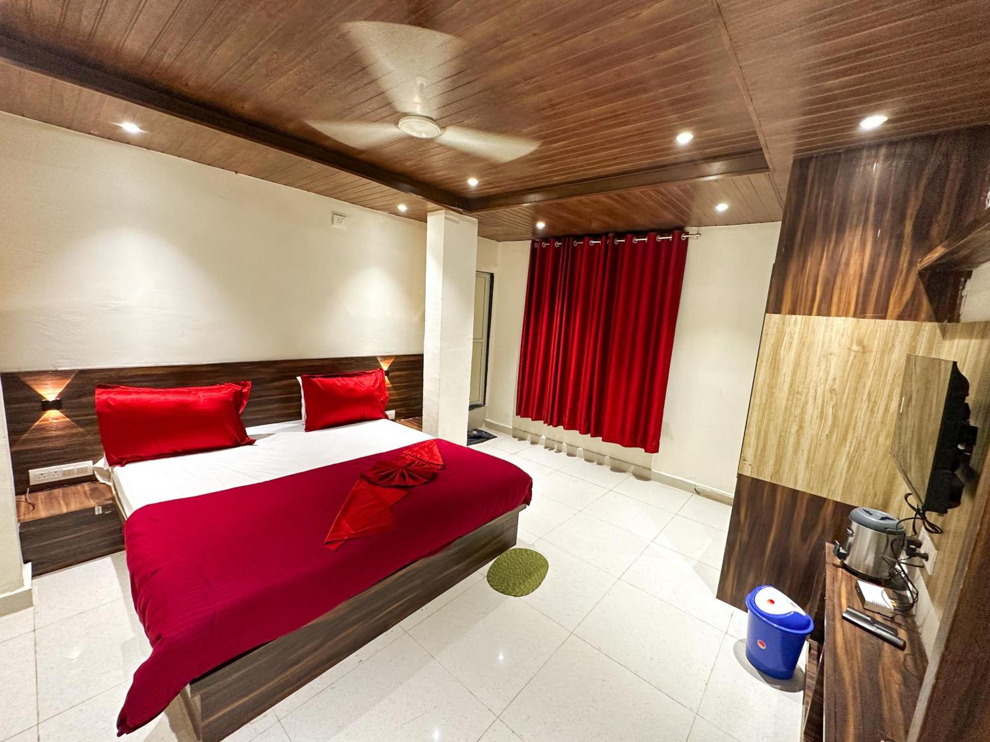 Hotel Payal & Restaurent Pachmarhī Esterno foto